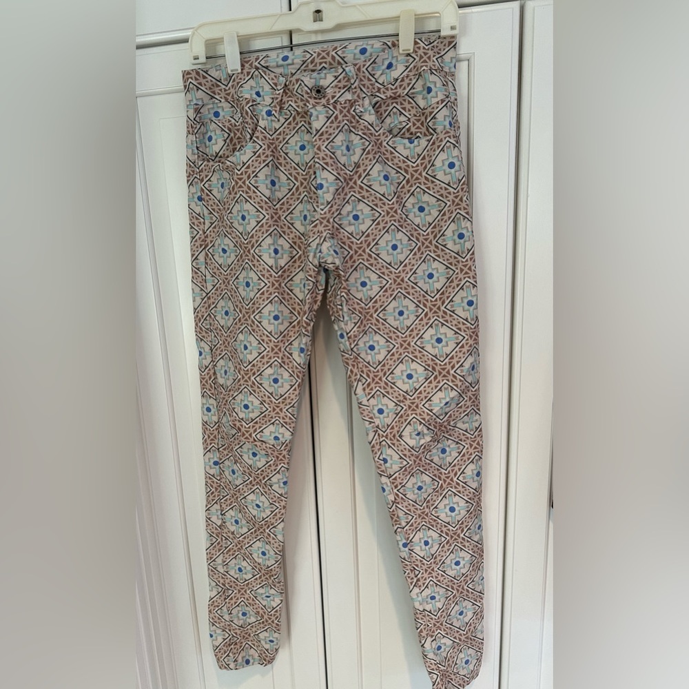 NWT AQRL flattering straight printed pant.